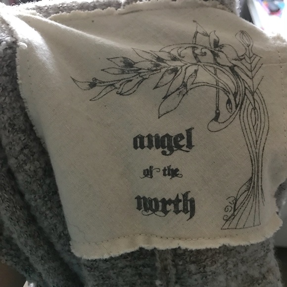 ❌❌Sold❌❌Anthro - Angle of the North Velveteen - Picture 8 of 8